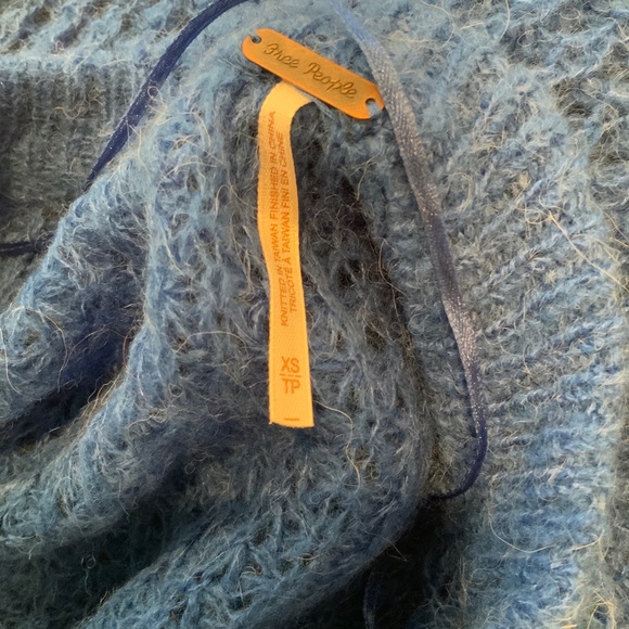 NWT Free People Lulu Blue Parrot V-neck Sweater size XS - Picture 9 of 9